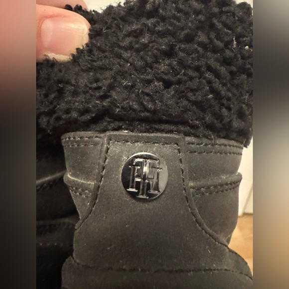 Tommy Hilfiger Black Winter Lace Up Boots with Fur Lining - Picture 8 of 15